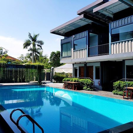 Kluang Container Swimming Pool Hotel Exterior photo