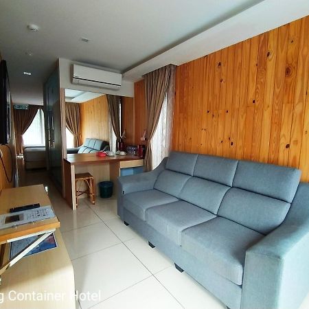 Kluang Container Swimming Pool Hotel Exterior photo