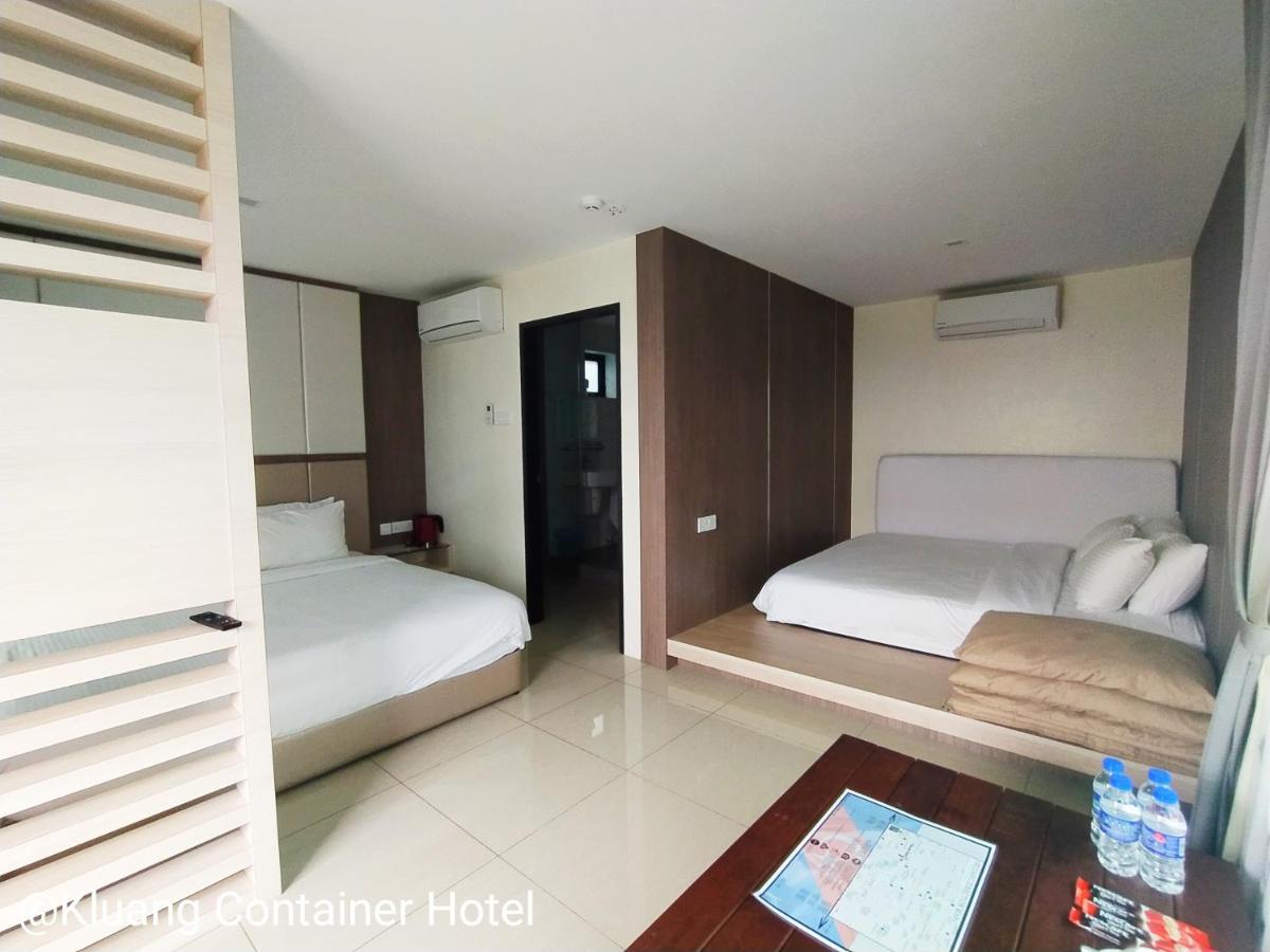 Kluang Container Swimming Pool Hotel Exterior photo