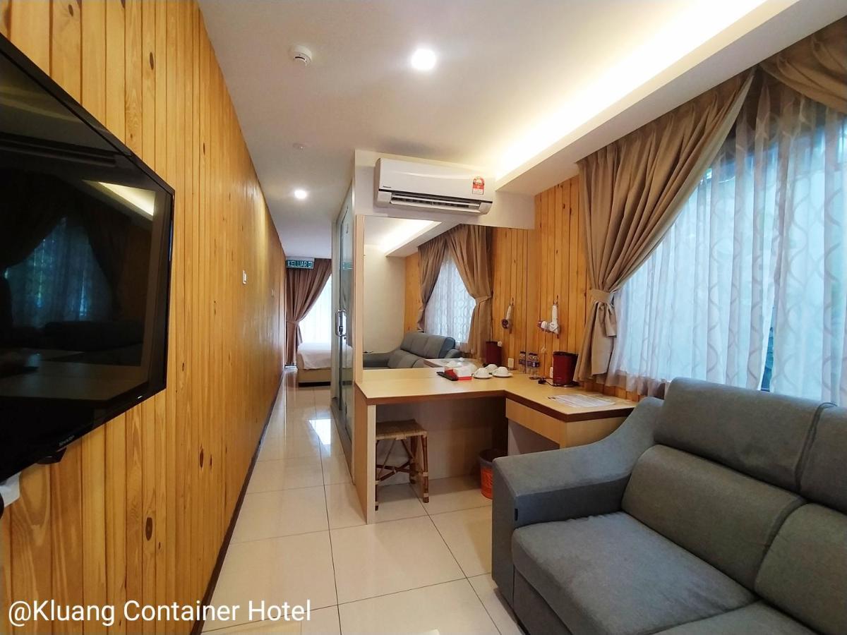 Kluang Container Swimming Pool Hotel Exterior photo